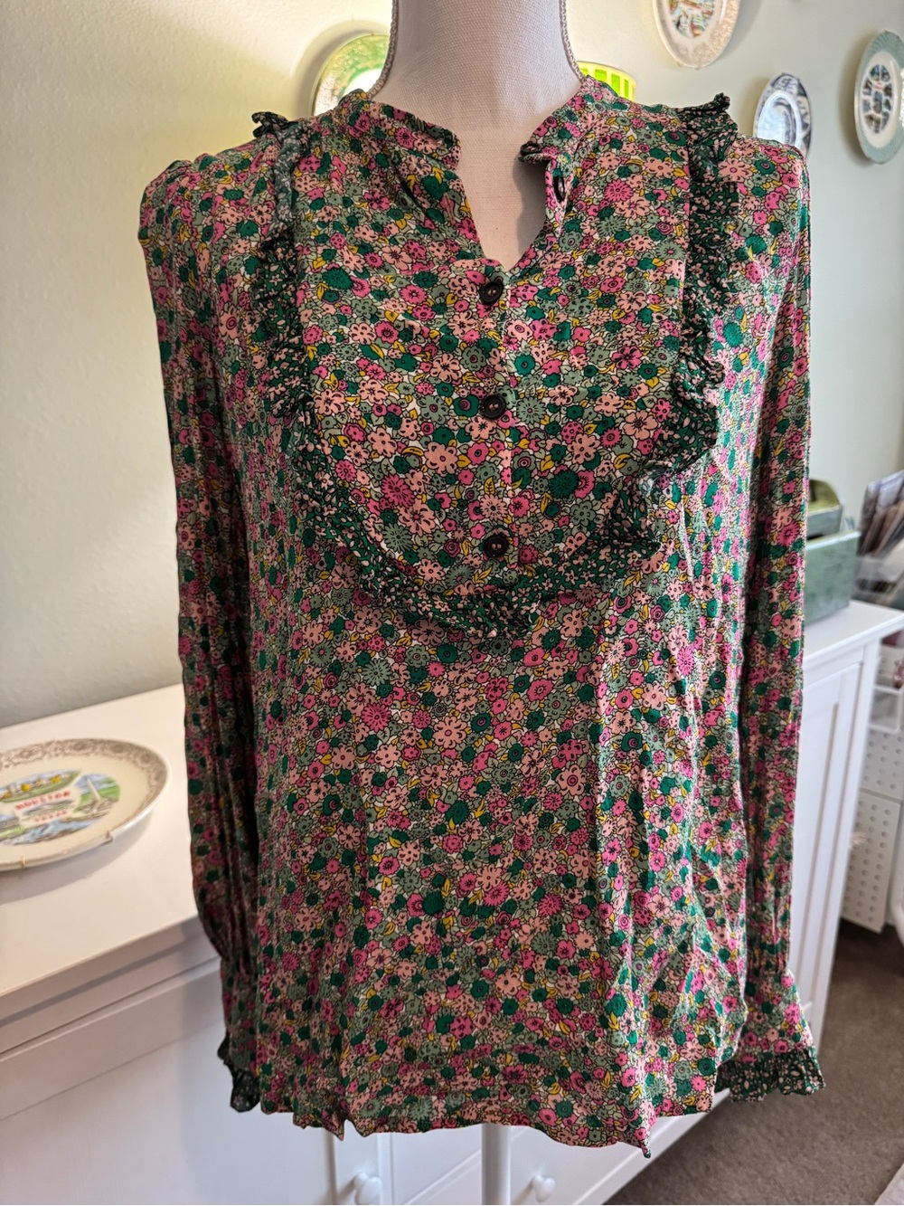 Boden Floral Ruffled Yoke Blouse in Pink and Green Size 10